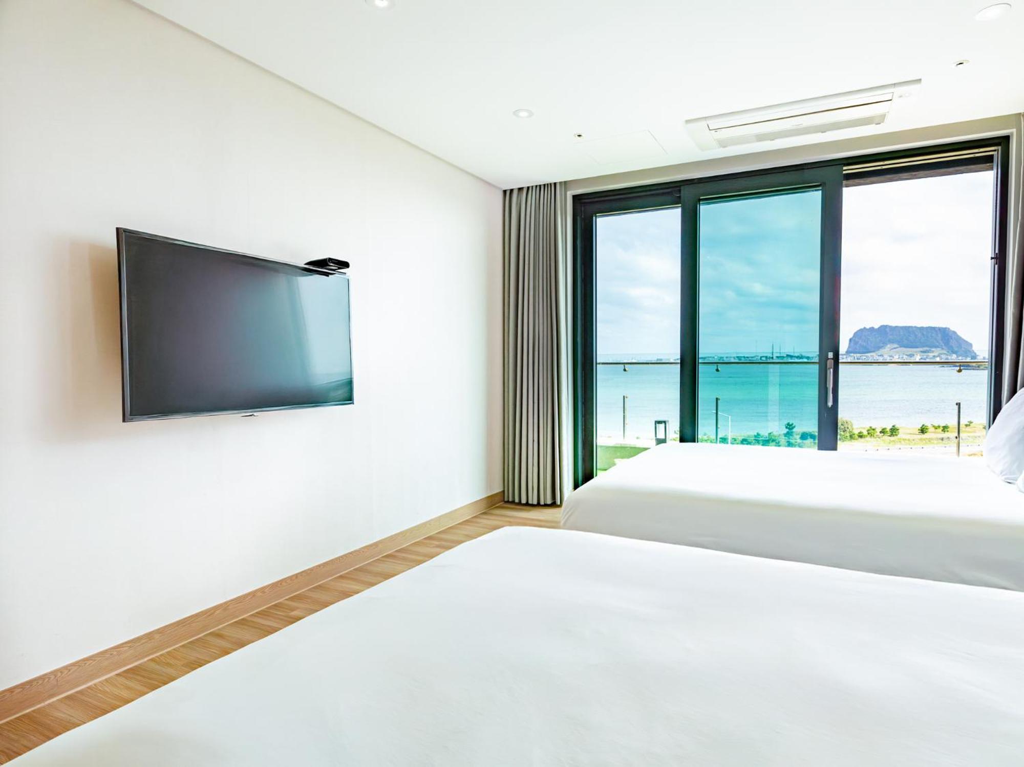 Jeju Attirance Hotel & Poolvilla Seogwipo Exterior photo