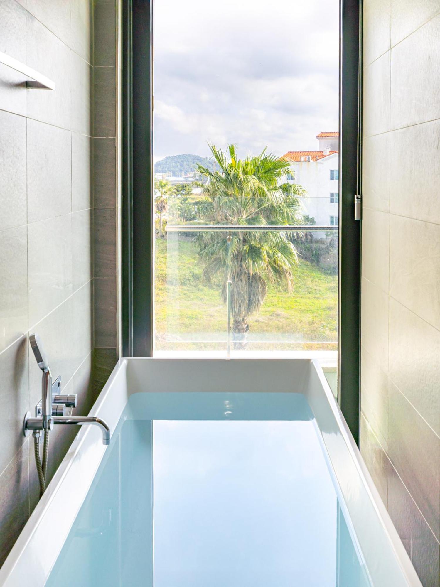 Jeju Attirance Hotel & Poolvilla Seogwipo Exterior photo